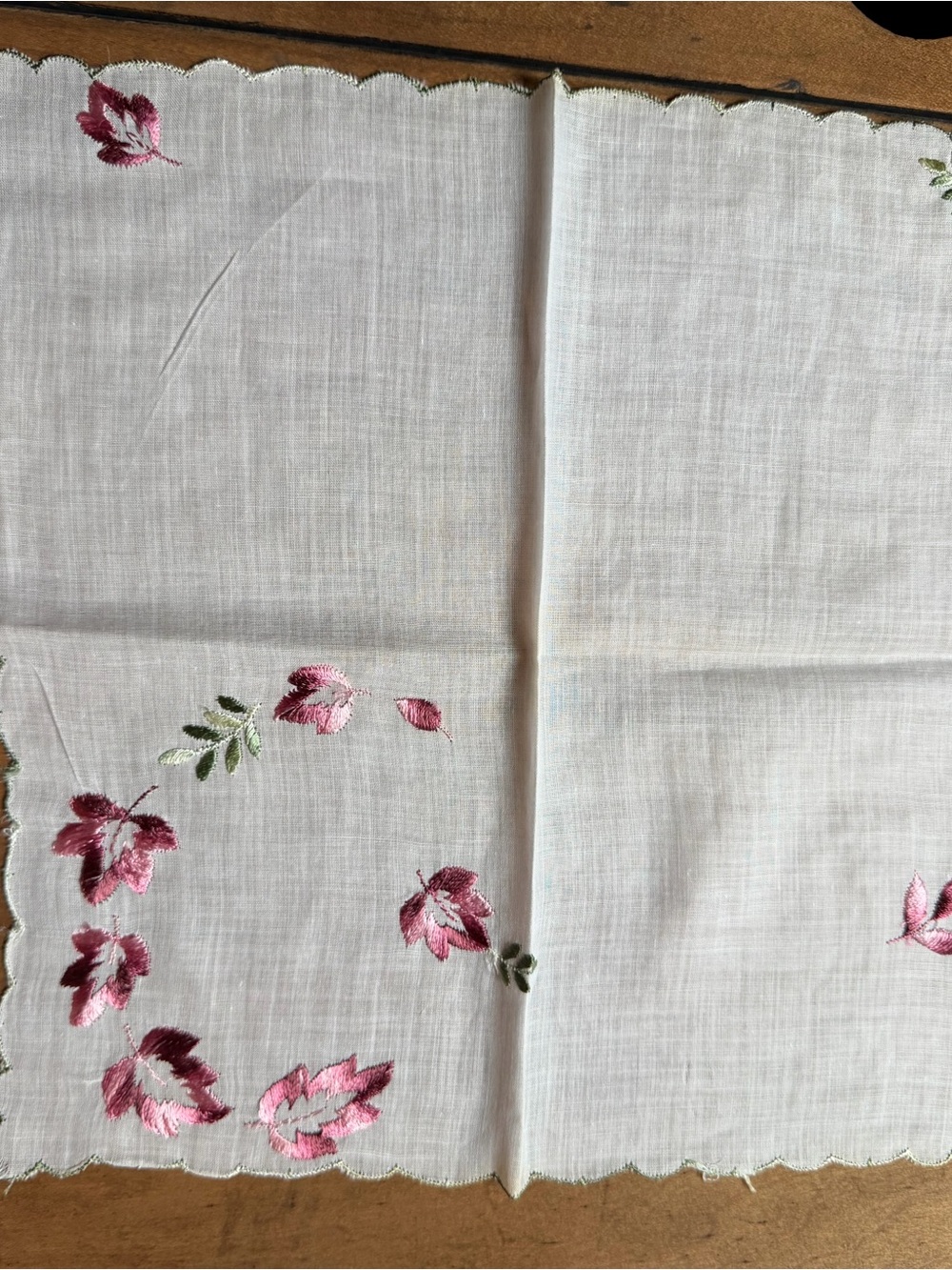 Vintage Embroidered Hankerchiefs. Set of 4.